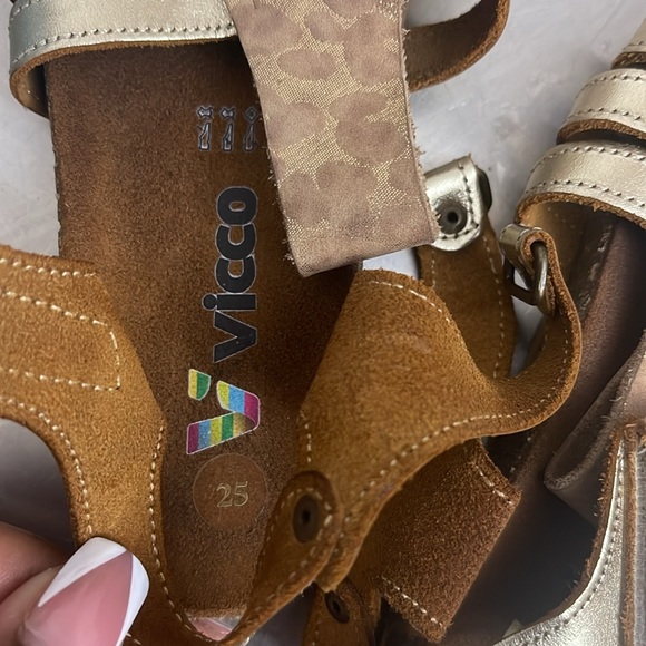 European size 25 which I think is a size 8c? - Picture 2 of 3